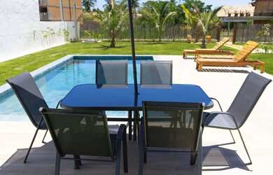 Imagem: A casa possui 4 Dormitórios, 5 Banheiros, 4 Vagas na garagem