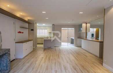 Imagem: A casa possui 3 Dormitórios, 3 Banheiros, 3 Vagas na garagem