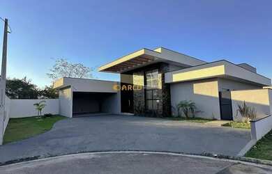 Imagem: A casa em condomínio possui 4 Dormitórios, 4 Banheiros, 4