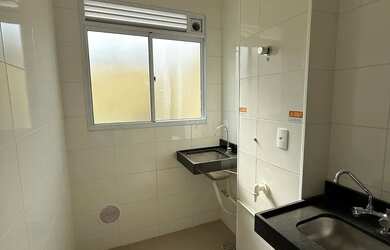 Imagem: O apartamento possui 2 Dormitórios, 1 Banheiro, 1 Vaga na garagem