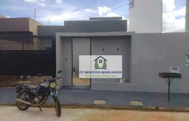 Imagem: A casa à venda possui 2 Dormitórios, 1 Banheiro, 2 Vagas na