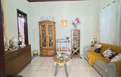 Imagem: A casa possui 3 Dormitórios, 4 Banheiros, 2 Vagas na garagem