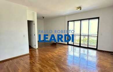 Imagem: O apartamento possui 2 Dormitórios, 1 Banheiro, 2 Vagas na