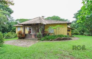 Imagem: A casa possui 3 Dormitórios, 4 Banheiros, 4 Vagas na garagem