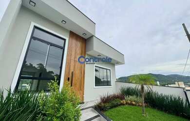 Imagem: A casa possui 4 Dormitórios, 3 Banheiros, 3 Vagas na garagem