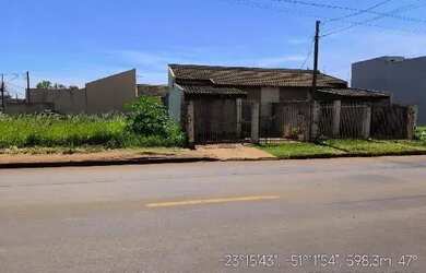 Imagem: A casa possui 2 Dormitórios, 1 Banheiro, 1 Vaga na garagem