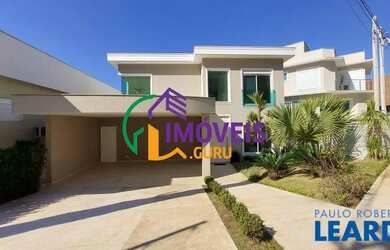 Imagem: A casa em condomínio possui 4 Dormitórios, 4 Banheiros, 4