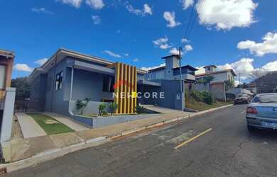 Imagem: A casa em condomínio possui 4 Dormitórios, 5 Banheiros, 2