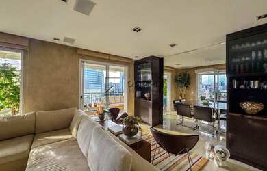 Imagem: O apartamento possui 4 Dormitórios, 5 Banheiros, 4 Vagas na