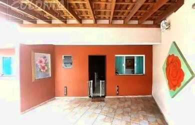 Imagem: A casa possui 3 Dormitórios, 2 Banheiros, 3 Vagas na garagem