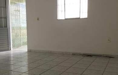 Imagem: A casa possui 2 Dormitórios e 2 Banheiros e está localizado