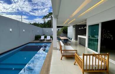 Imagem: A casa possui 4 Dormitórios, 5 Banheiros, 4 Vagas na garagem