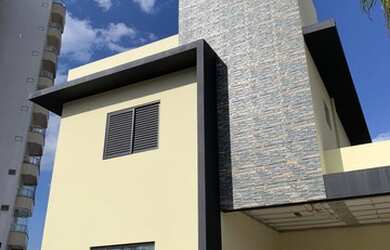 Imagem: A casa possui 3 Dormitórios, 4 Banheiros, 4 Vagas na garagem