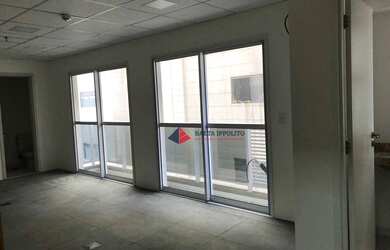 Imagem: O depósito possui 1 Vaga na garagem e 33m² de Área e está