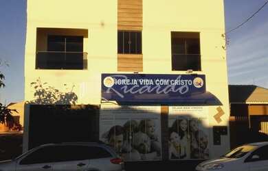 Imagem: A casa possui 3 Dormitórios, 2 Banheiros, 1 Vaga na garagem