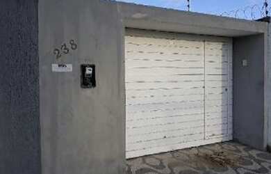 Imagem: A casa possui 2 Dormitórios, 1 Banheiro, 1 Vaga na garagem