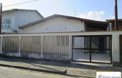 Imagem: A casa possui 2 Dormitórios, 2 Banheiros, 4 Vagas na garagem