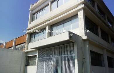 Imagem: O depósito possui 5 Vagas na garagem, 1.045m² de Área e