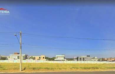 Imagem: O terreno possui 600m² de Área e está localizado em Village