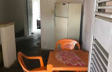 Imagem: A casa possui 1 Dormitório, 1 Banheiro, 1 Vaga na garagem