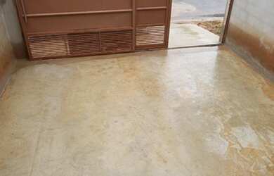 Imagem: A casa possui 2 Dormitórios, 1 Banheiro, 2 Vagas na garagem