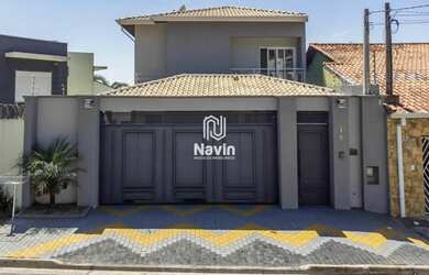 Imagem: A casa possui 3 Dormitórios, 3 Banheiros, 2 Vagas na garagem