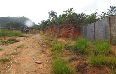 Imagem: O terreno possui 480m² de Área e está localizado em Pinhões