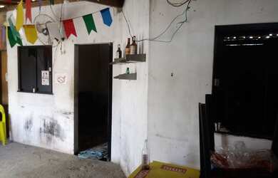 Imagem: A casa possui 2 Dormitórios, 1 Banheiro e 1 Vaga na garagem