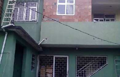 Imagem: A casa possui 3 Dormitórios, 2 Banheiros, 4 Vagas na garagem