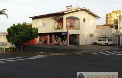 Imagem: O depósito possui 5 Vagas na garagem, 200m² de Área e está