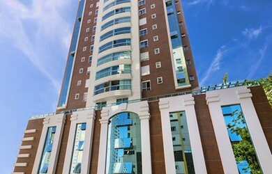 Imagem: O apartamento possui 4 Dormitórios, 3 Banheiros, 3 Vagas na