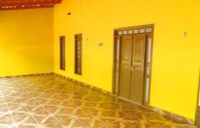 Imagem: A casa possui 3 Dormitórios, 2 Banheiros, 1 Vaga na garagem