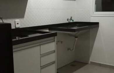 Imagem: O apartamento possui 2 Dormitórios, 1 Banheiro, 1 Vaga na garagem