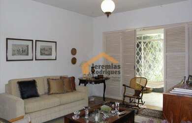 Imagem: A casa possui 3 Dormitórios, 4 Banheiros, 2 Vagas na garagem