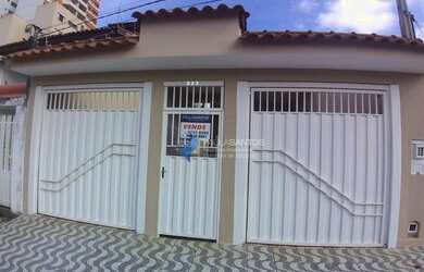 Imagem: A casa possui 3 Dormitórios, 5 Banheiros, 320m² de Área e