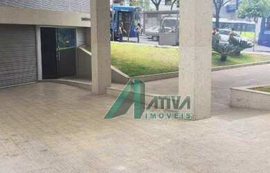 Imagem: O depósito possui 3 Vagas na garagem, 416m² de Área e está