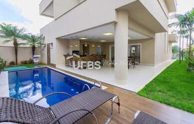 Imagem: A casa em condomínio possui 5 Dormitórios, 5 Banheiros, 2