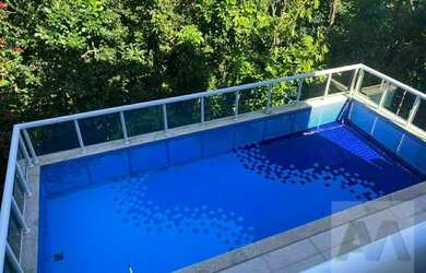 Imagem: A casa possui 4 Dormitórios, 5 Banheiros, 4 Vagas na garagem