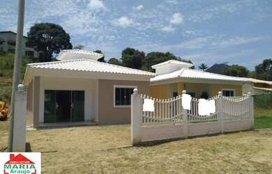 Imagem: A casa possui 2 Dormitórios, 2 Banheiros, 2 Vagas na garagem