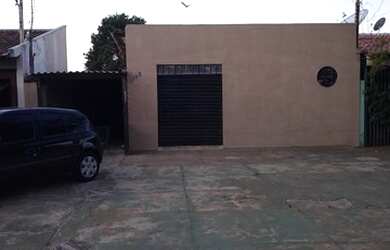 Imagem: A casa possui 3 Dormitórios, 1 Banheiro, 1 Vaga na garagem