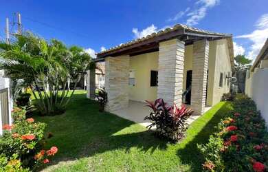 Imagem: A casa possui 4 Dormitórios, 4 Banheiros, 5 Vagas na garagem