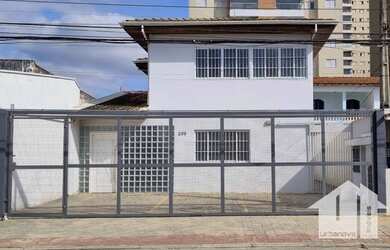 Imagem: O depósito possui 4 Vagas na garagem, 320m² de Área e está