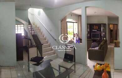 Imagem: A casa possui 3 Dormitórios, 3 Banheiros, 3 Vagas na garagem