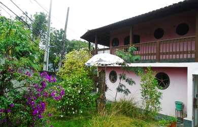 Imagem: A casa possui 5 Dormitórios, 4 Banheiros, 5 Vagas na garagem