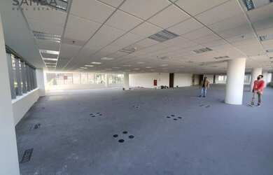 Imagem: O depósito possui 5 Vagas na garagem e 1127m² de Área e está