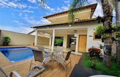 Imagem: A casa em condomínio possui 4 Dormitórios, 5 Banheiros, 4