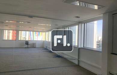 Imagem: O depósito possui 3 Vagas na garagem e 181m² de Área e está