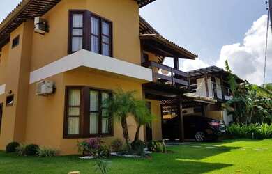 Imagem: A casa possui 4 Dormitórios, 5 Banheiros, 4 Vagas na garagem