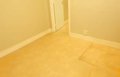 Imagem 2: Sala na Rua Lopes Trovão, 52 1ª quadra praia