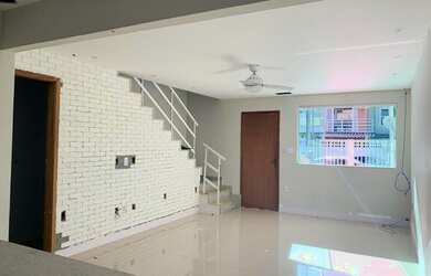 Imagem: A casa possui 2 Dormitórios, 3 Banheiros, 2 Vagas na garagem